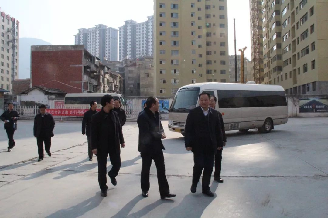 隴南市委常委、常務副市長張慶宏、副市長徐世林、市人大副主任陳榮等一行深入隴運集團公司武都汽車站開展春節(jié)前走訪慰問活動