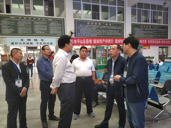 市交通運輸局黨組副書記、市運管局局長何濤一行到隴運集團公司檢查國慶節(jié)前安全生產(chǎn)工作