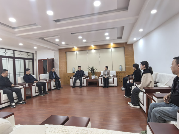 隴運集團潤華旅游客運公司、晟游天下旅行社與隴南師范學院歷史文化與旅游學院達成見習合作意向